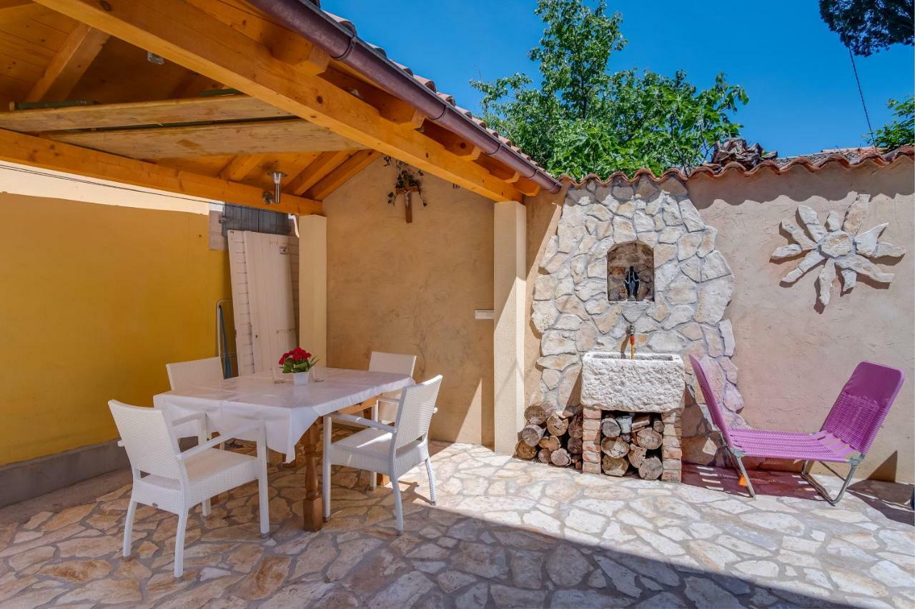 Mediterranes Ferienhaus M. Terrasse Veli Losinj Exterior photo