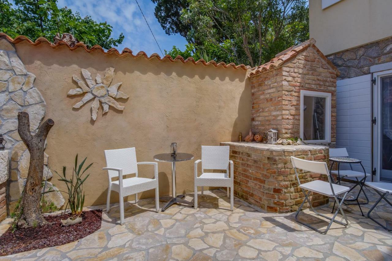 Mediterranes Ferienhaus M. Terrasse Veli Losinj Exterior photo
