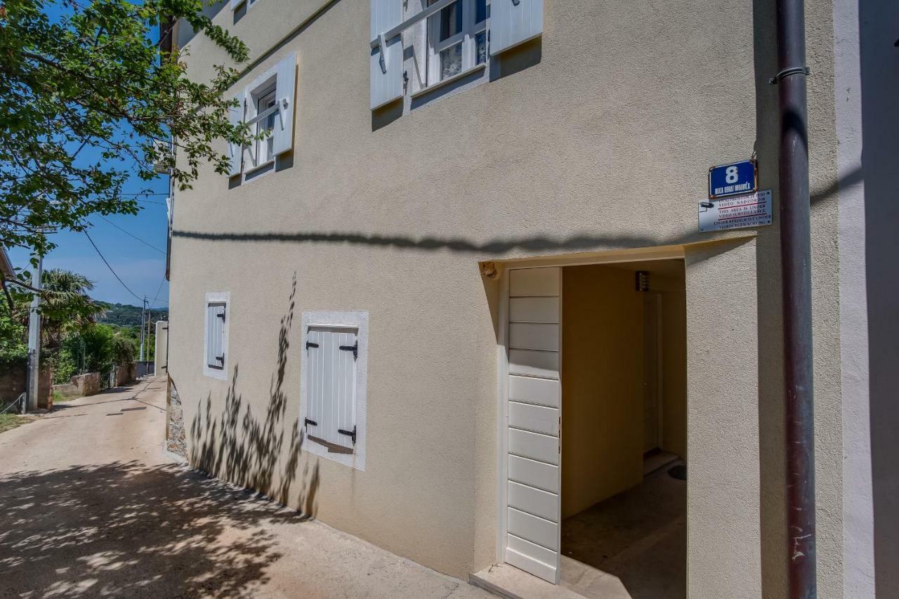 Mediterranes Ferienhaus M. Terrasse Veli Losinj Exterior photo